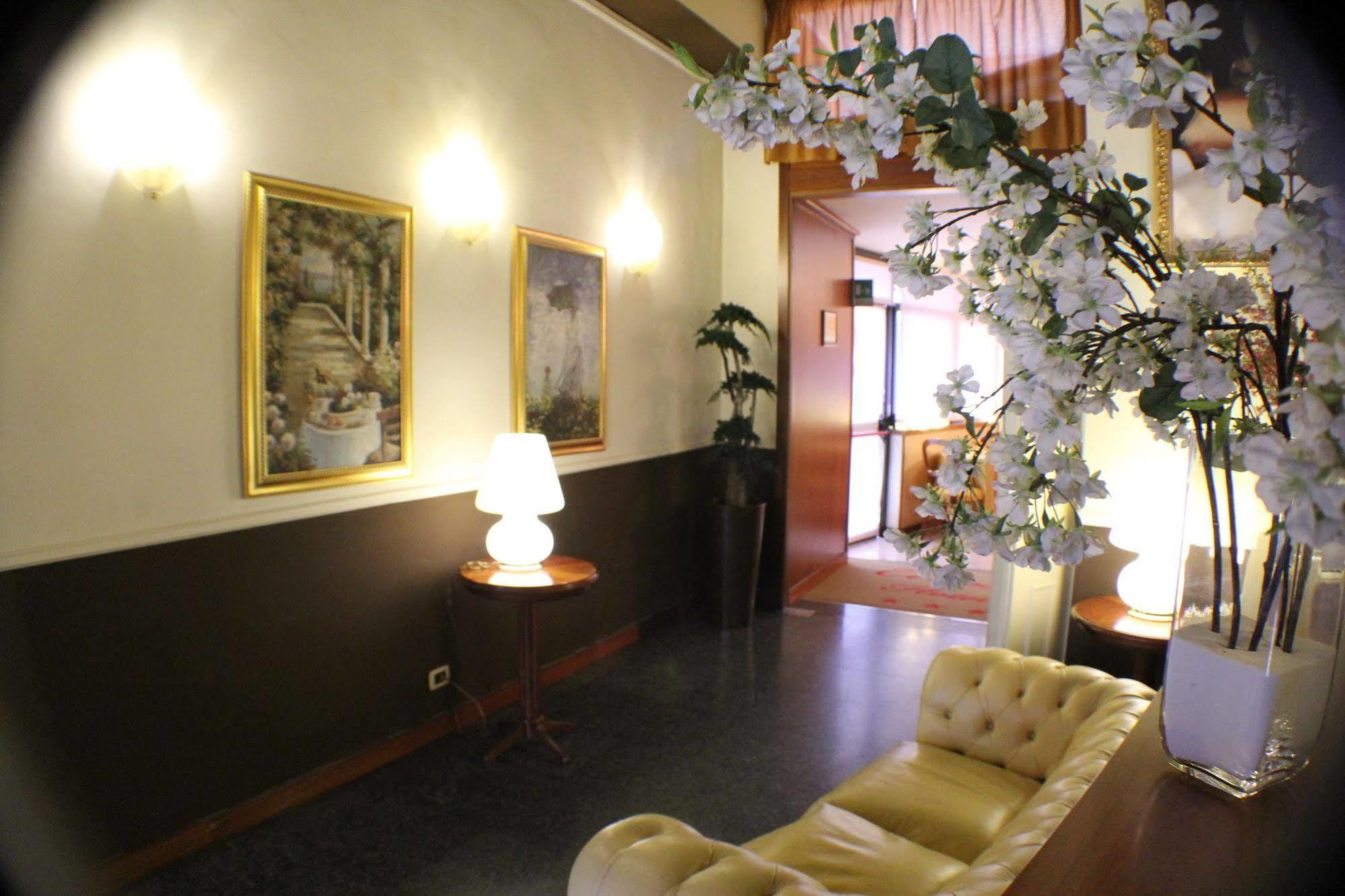 Certosa Hotel ミラノ エクステリア 写真